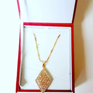 Diamond shaped gold chain necklace